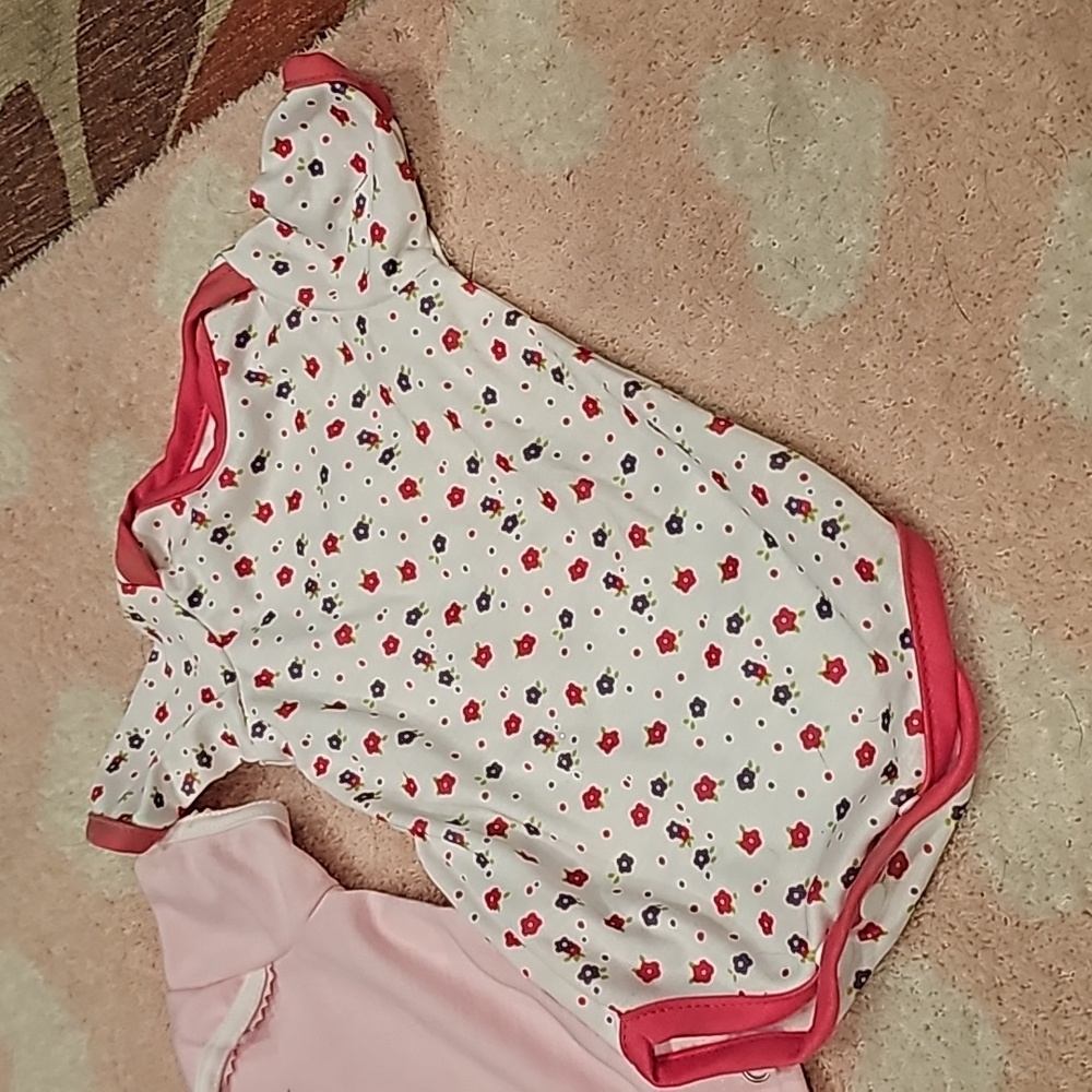 F girls pink preemie onesies snap unbranded never worn Pristine Condition - Picture 3 of 8
